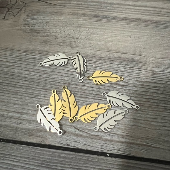 Bracelets - Picture 2 of 4